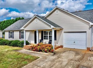 2972 Country Crossing Dr, Lincolnton, NC 28092