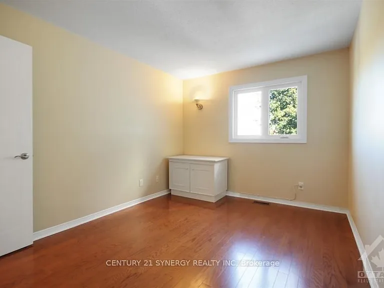 532 Pocono Cres — Photo 23