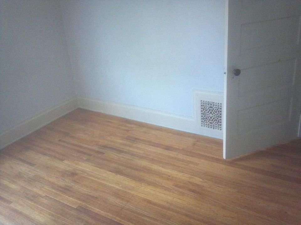 1st image of 616 Acorn St APT 1E