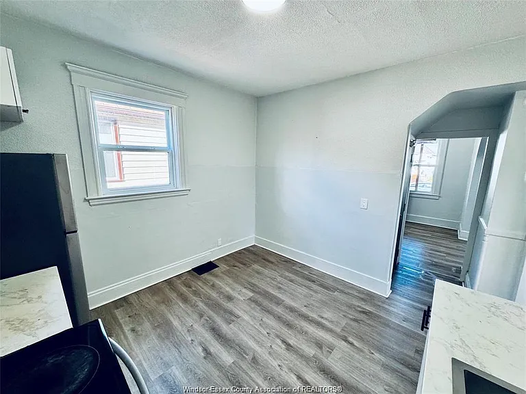 531 Langlois Ave — Photo 13