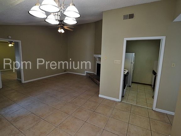 4th image of 1126 Willow Creek Dr
