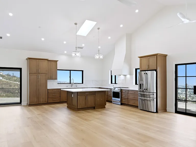 991 W Highland Dr — Photo 9