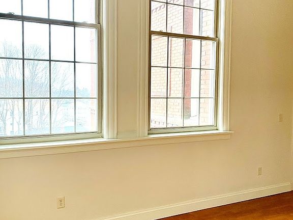 5th image of 13 Dartmouth St #103