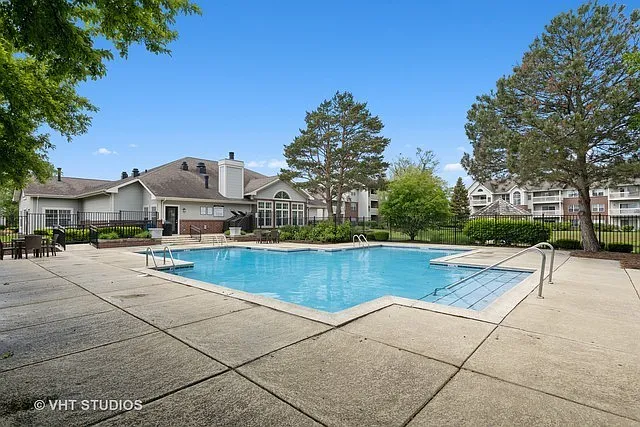 33 Kensington Cir #202 — Photo 4