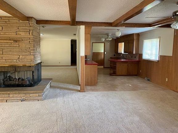 4th image of 321 Lilac Dr
