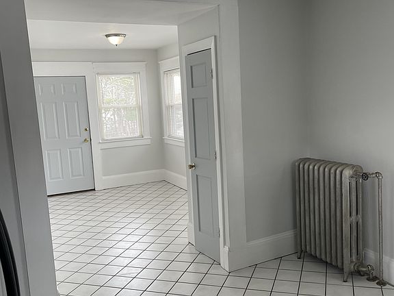 4th image of 59 Riddell St #2