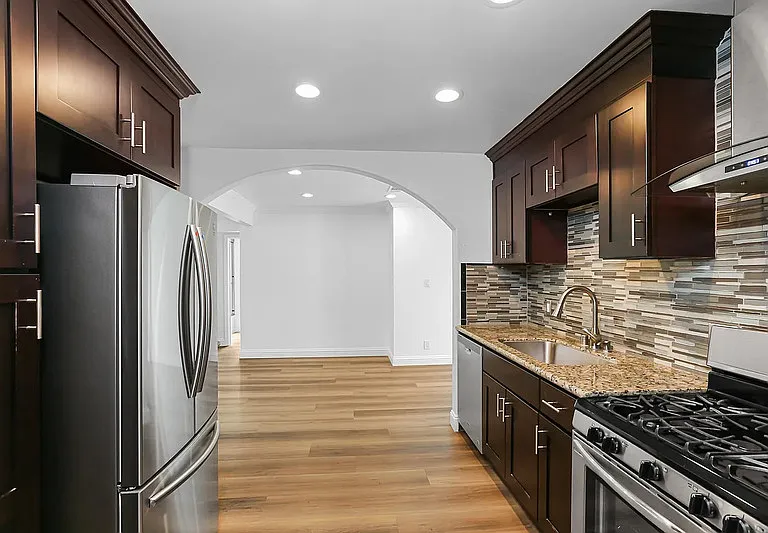 420 N Batavia St — Photo 11