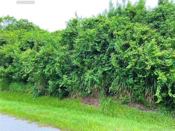 Valencia Ave, Fort Pierce, FL 34946
