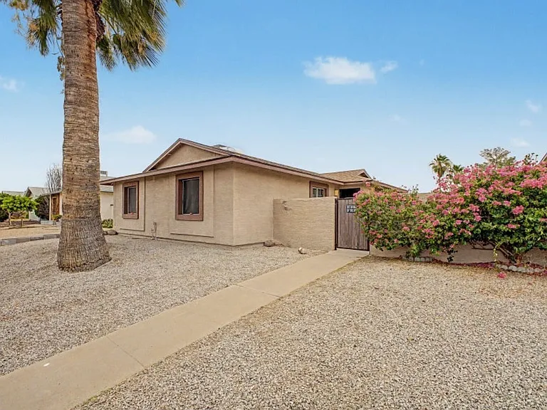 5232 W Mauna Loa Ln — Photo 1