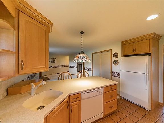 5th image of 2687 Hyacinth Dr NW
