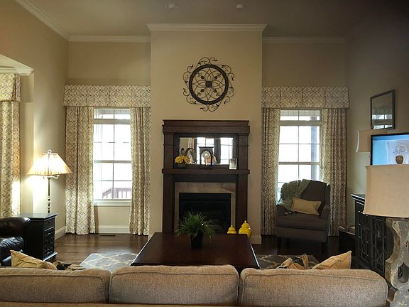 4th image of 110 Abbey Pl