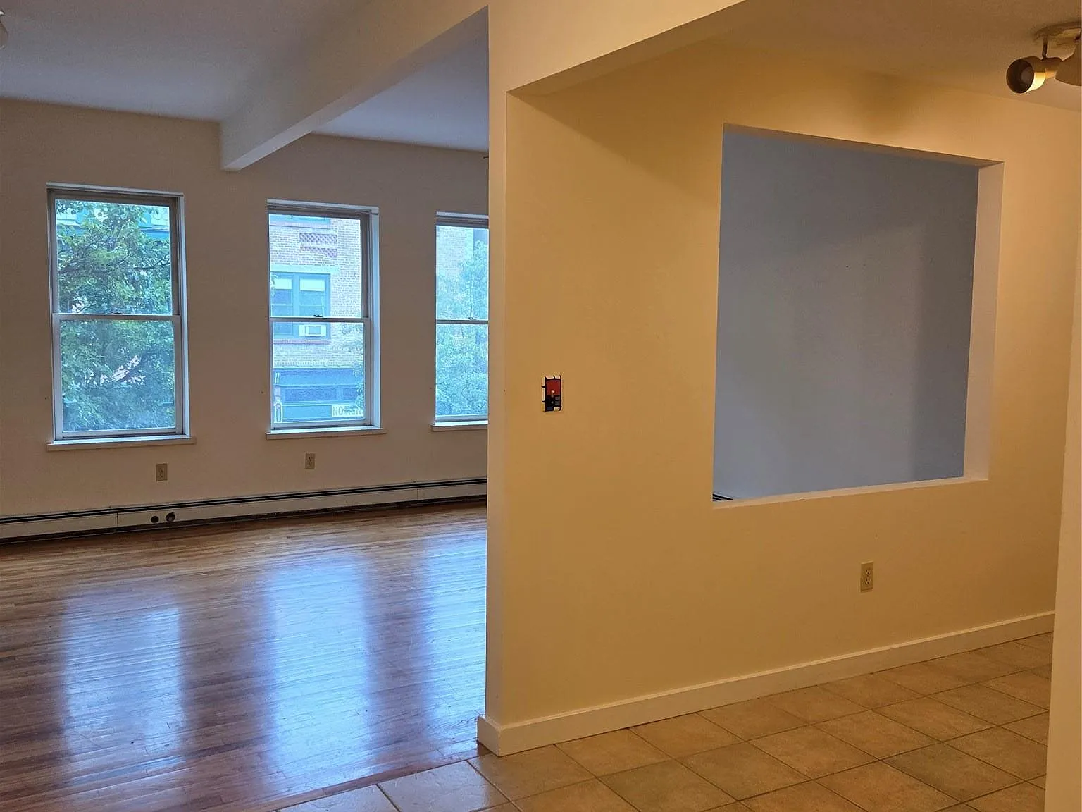 2 bed, 1.0 bath, 1130 sqft, $2,700 — Photo 2