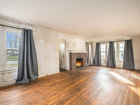 4th image of 1601 E Madison St