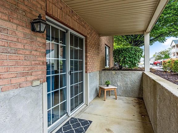 3rd image of 3070 Preserve Ln