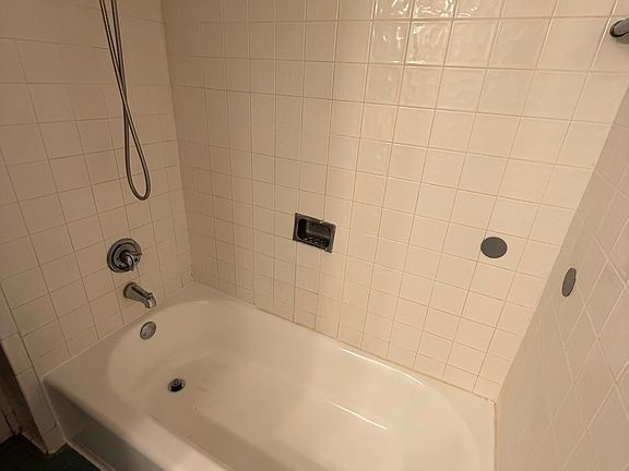 5th image of 310 Plum St APT 6