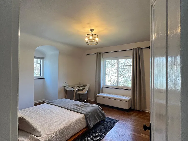 426 Telford Ave — Photo 11