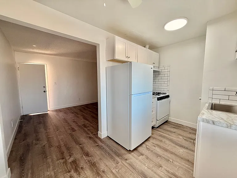 5840-5860 Albemarle St — Photo 2