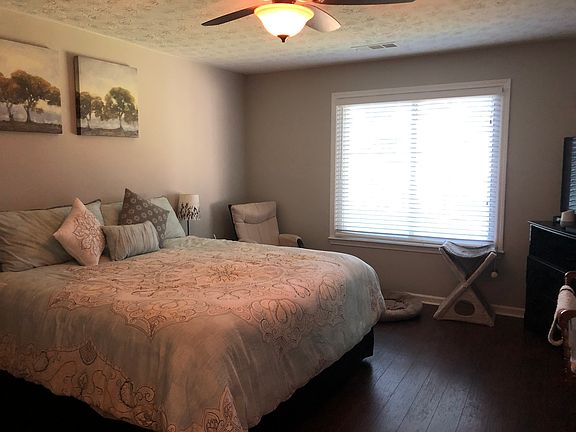 5th image of 995 Dogwood Park Dr