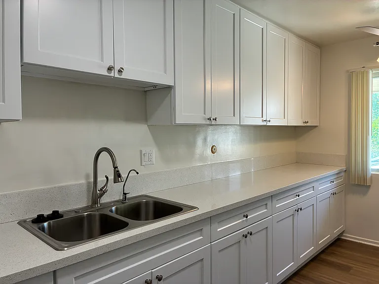319 N Kenwood St #6 — Photo 12