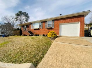318 Hickory St, Clinton, TN 37716