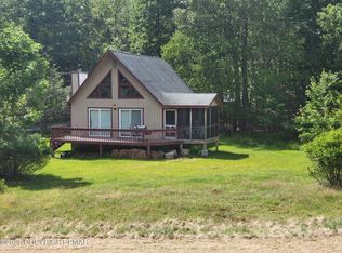 17 Golf Course Dr, Gouldsboro, PA 18424