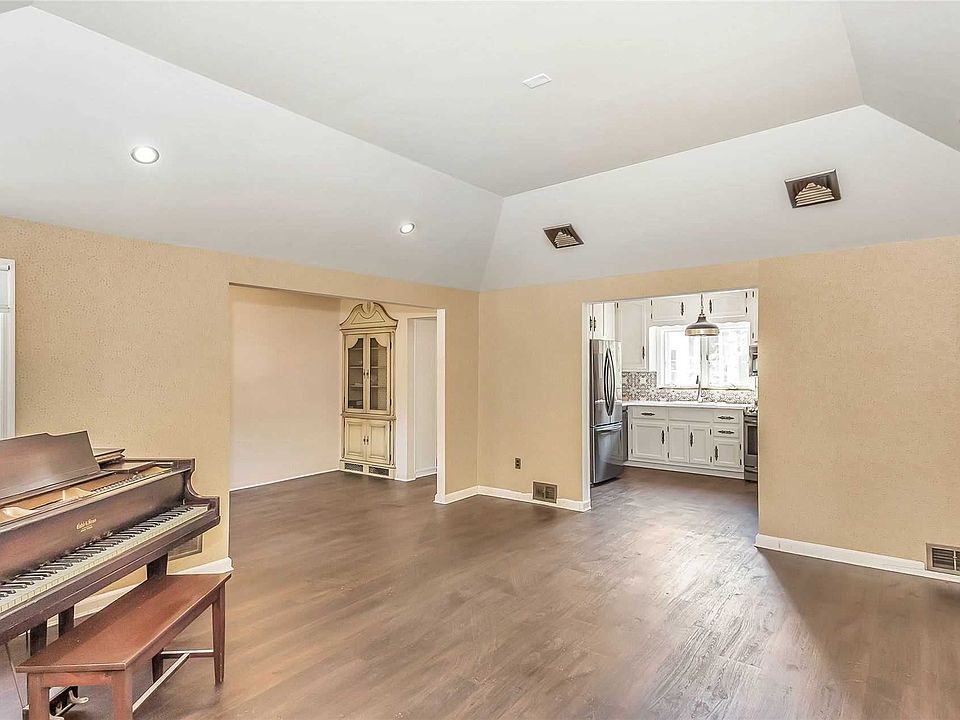 1st image of 25 Valentine Ave