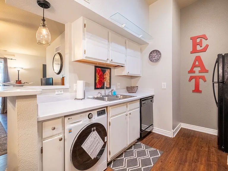 Kitchen Image 1