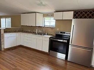 2 bed, 1.0 bath, 1484 sqft, $1,200 — Photo 2