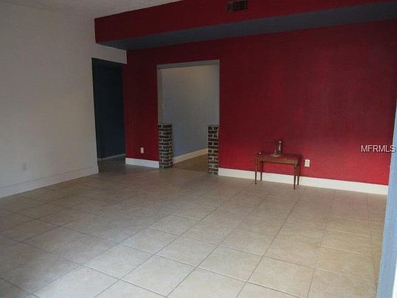 3rd image of 6240 Oakcrest Cir
