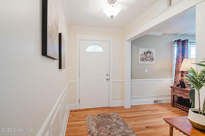 5th image of 34 Aspen Road