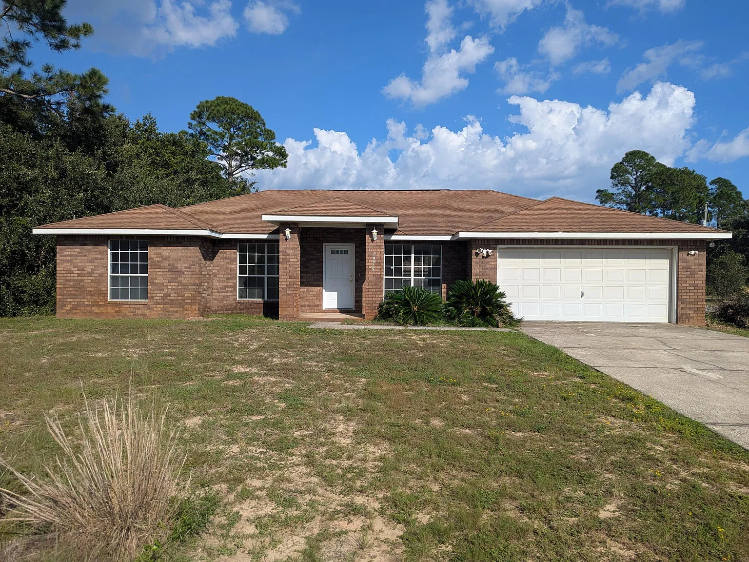 3 bed, 2.0 bath, 1924 sqft, $2,320 — Photo 1