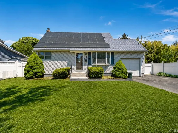 412 37th Street #1 Family House, Lindenhurst, NY 11757