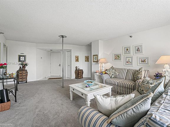 4th image of 3400 NE 192nd St APT 412