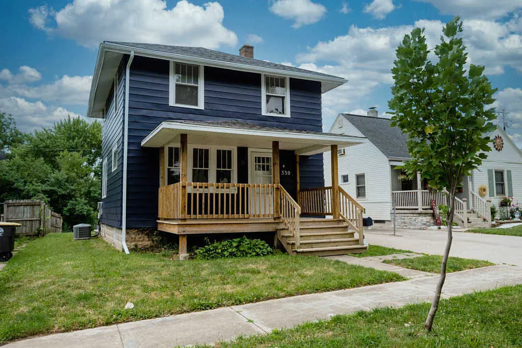 330 Dalgren Ave photo 1