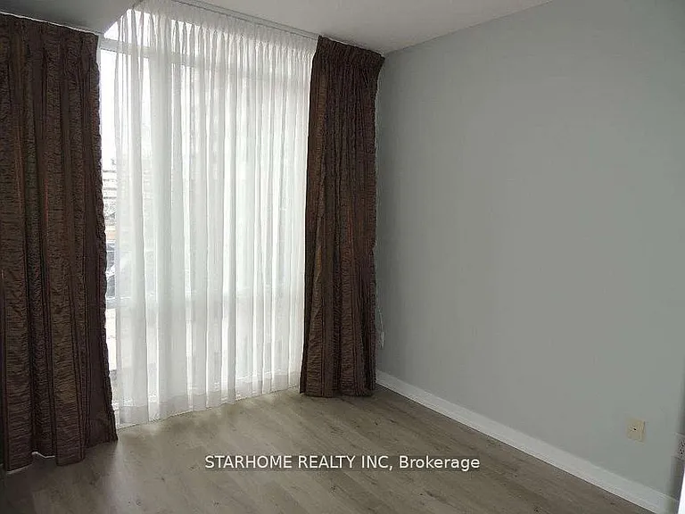 29 Singer Ct #Townhouse 02 — Photo 7
