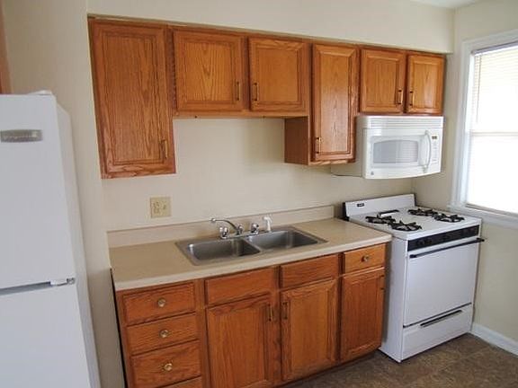 3rd image of 305 N Roosevelt Ave #4