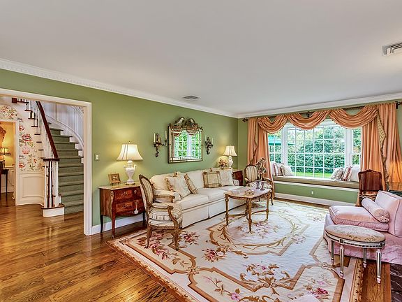 2nd image of 108 Dogwood Ln