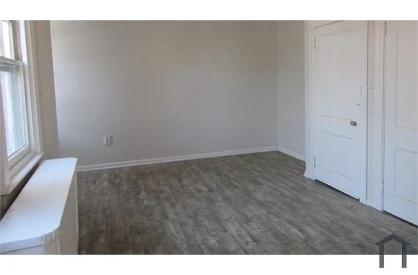 Building Photo - 4123 Tyson Ave #2
