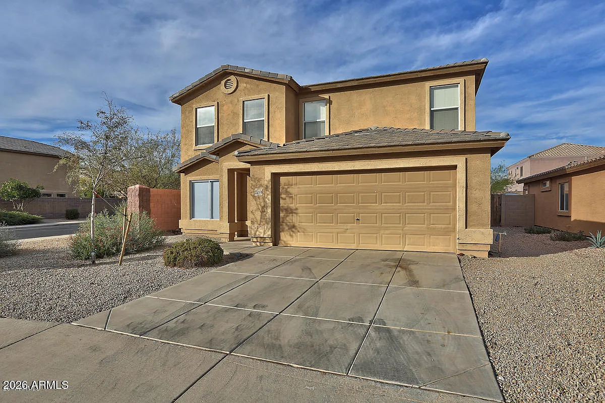 4 bed, 2.5 bath, 2750 sqft, $2,400 — Photo 1