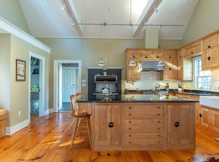 38 High St, Camden, ME 04843