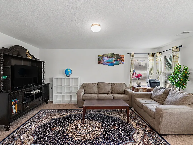 Living area-ustairs