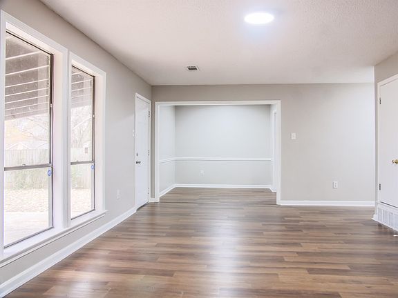 5th image of 4505 Villawood Dr
