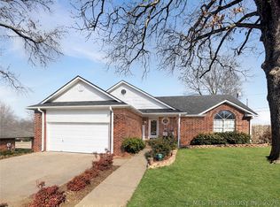 117 Oakwood Dr, Tahlequah, OK 74464