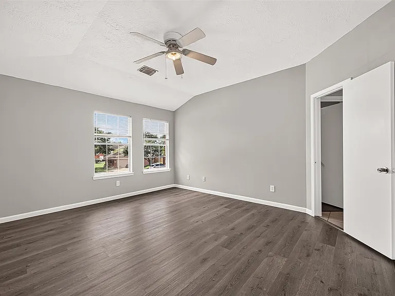 19451 Nasworthy Dr — Photo 24