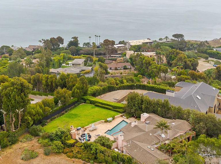 7122 Dume Dr — Photo 34