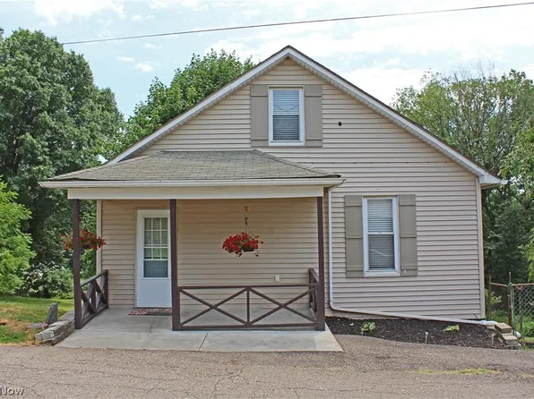 150 Berry Ln, Weirton, WV 26062