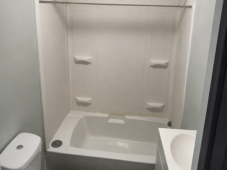 144 Franklin St #4 — Photo 7