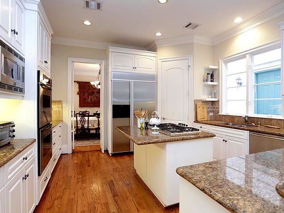5th image of 2213 Nantucket Dr #B