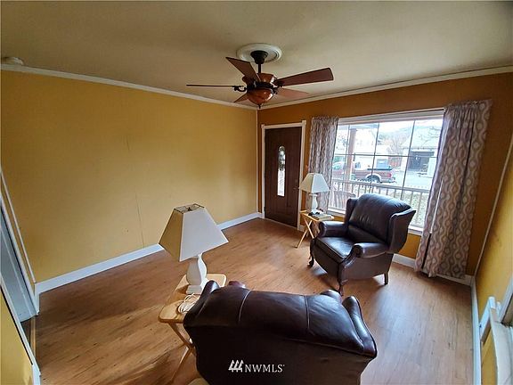 5th image of 207 E Bartlett Ave