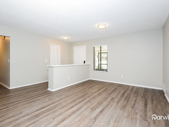 4th image of 216 Dublin Dr